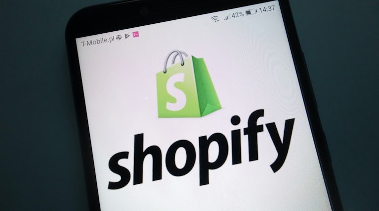 Shopify应用程序。 Shutterstock。