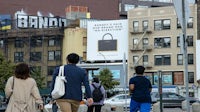 Brandon Blackwood的第一个广告牌广告竞选活动，如纽约的唐人街社区所见。礼貌。