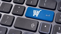 品牌和零售商应考虑用户可能与其网站交互的不同方式，例如使用键盘而不是鼠标或触控板导航它。Shutterstock。
