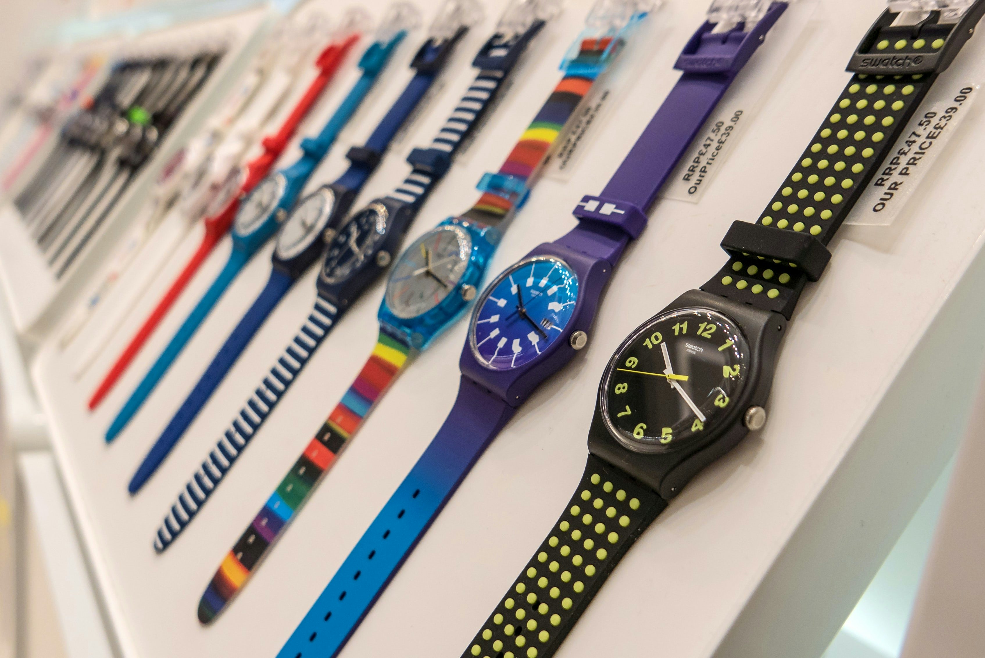 Наручные часы маркет. Swatch Group часы. Swatch ws101. Swatch vws101. Swatch производители часов Швейцарии.