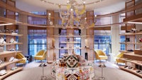 位于索霍区的托利·伯奇新店的设计让人感觉像是一个装饰豪华的家。托里·伯奇。