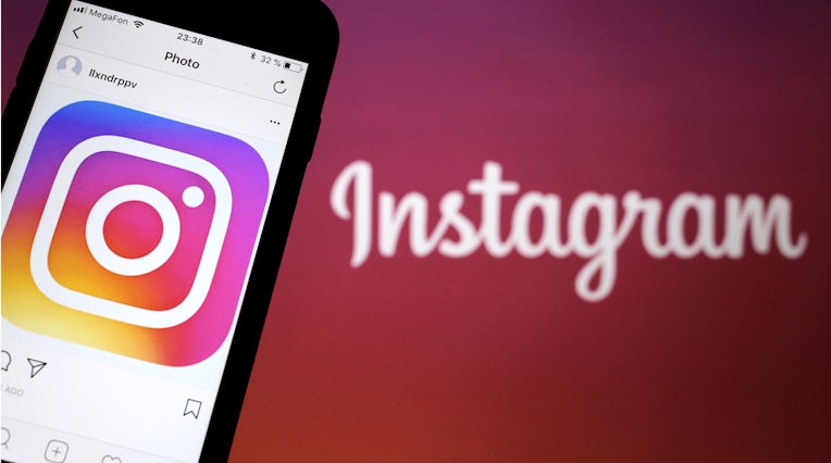 Instagram推出了新的“ Drops”购物功能。 Shutterstock。